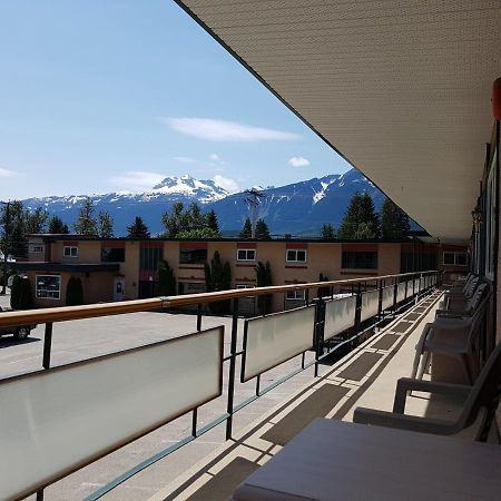 Alpine Inn&Suites Revelstoke Exterior foto